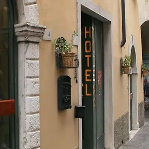 ** Hotel Modena Old Town Italy